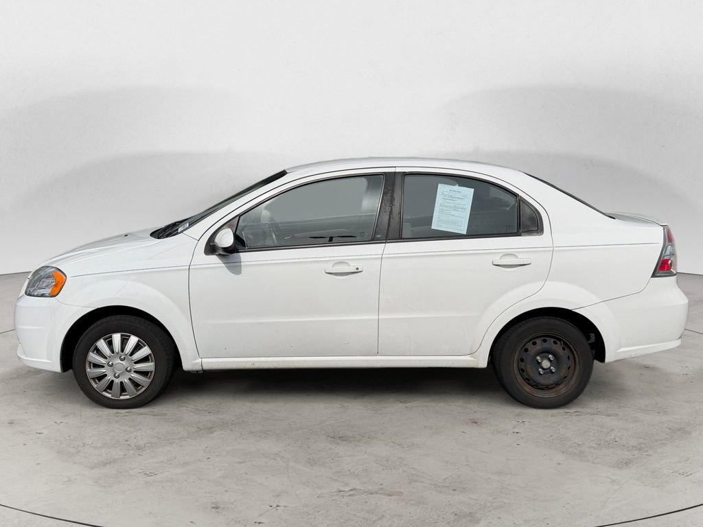 Used 2010 Chevrolet Aveo LT FWD image 2