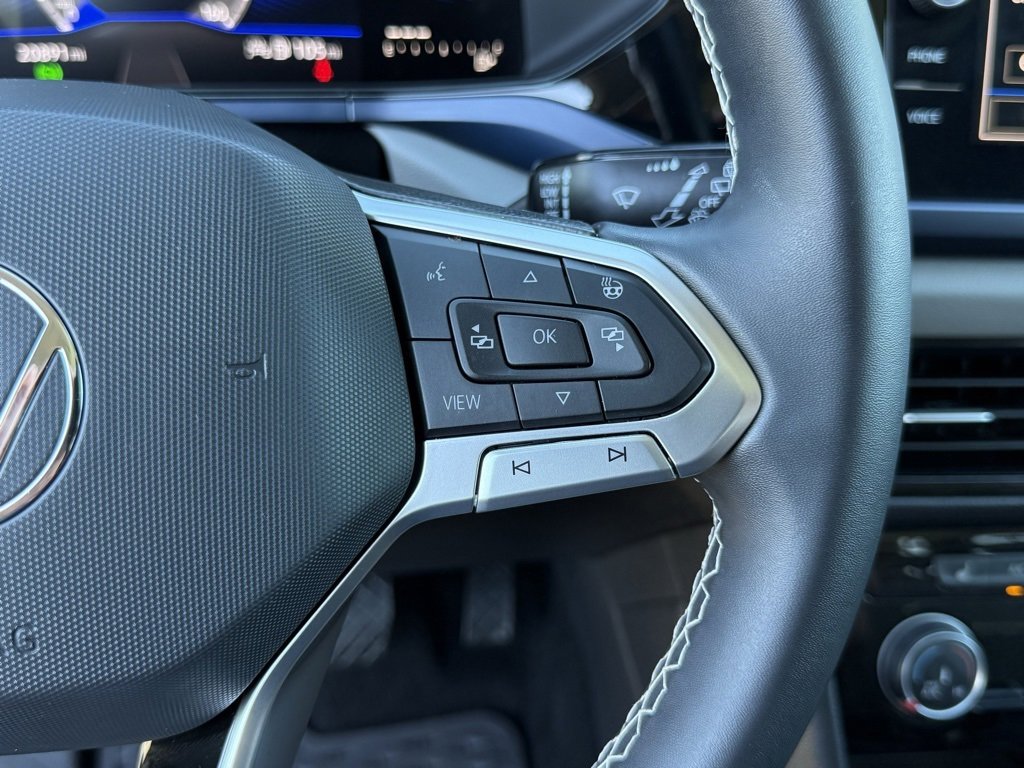 Used 2023 Volkswagen Taos SE w/ Panoramic Sunroof Package image 16