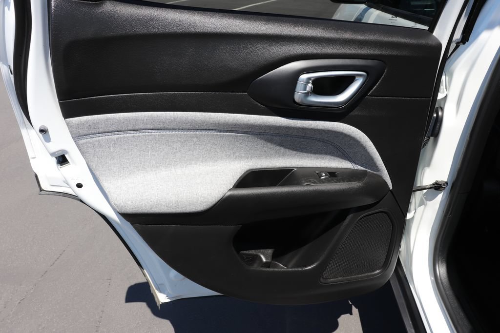 Used 2022 Jeep Compass Latitude FWD image 12