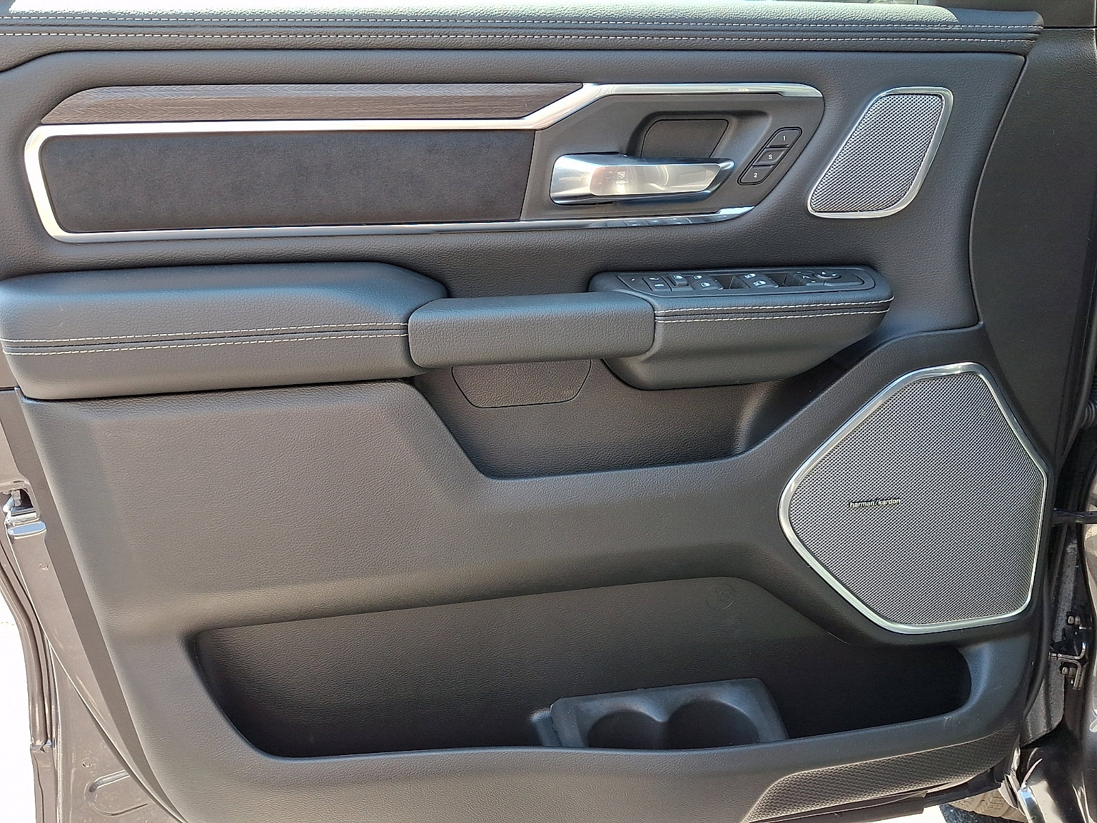 New 2026 RAM 1500 Laramie w/ Night Edition AWD/4WD image 8