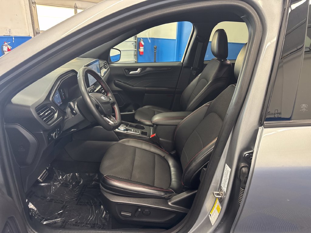 Used 2024 Ford Escape ST-Line w/ Tech Pack #1 AWD/4WD image 11