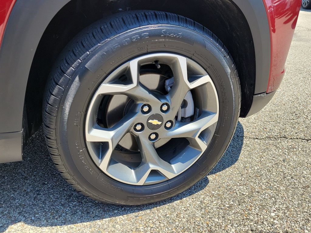 Used 2025 Chevrolet Trax LT FWD image 5