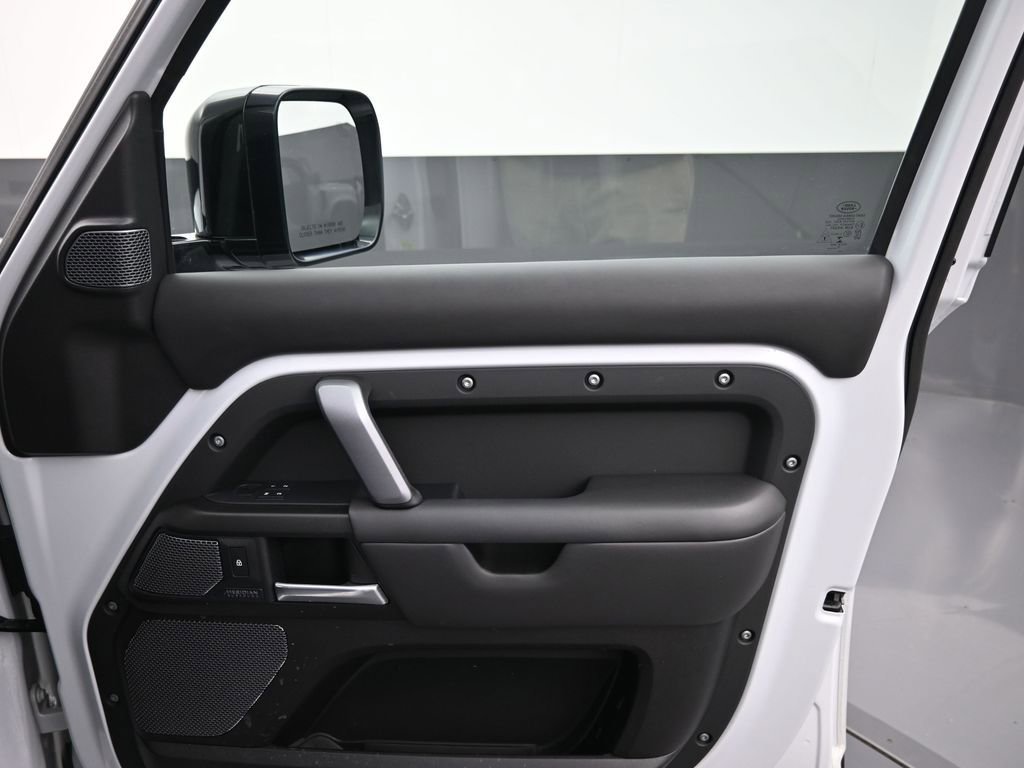 Used 2022 Land Rover Defender 110 V8 image 4