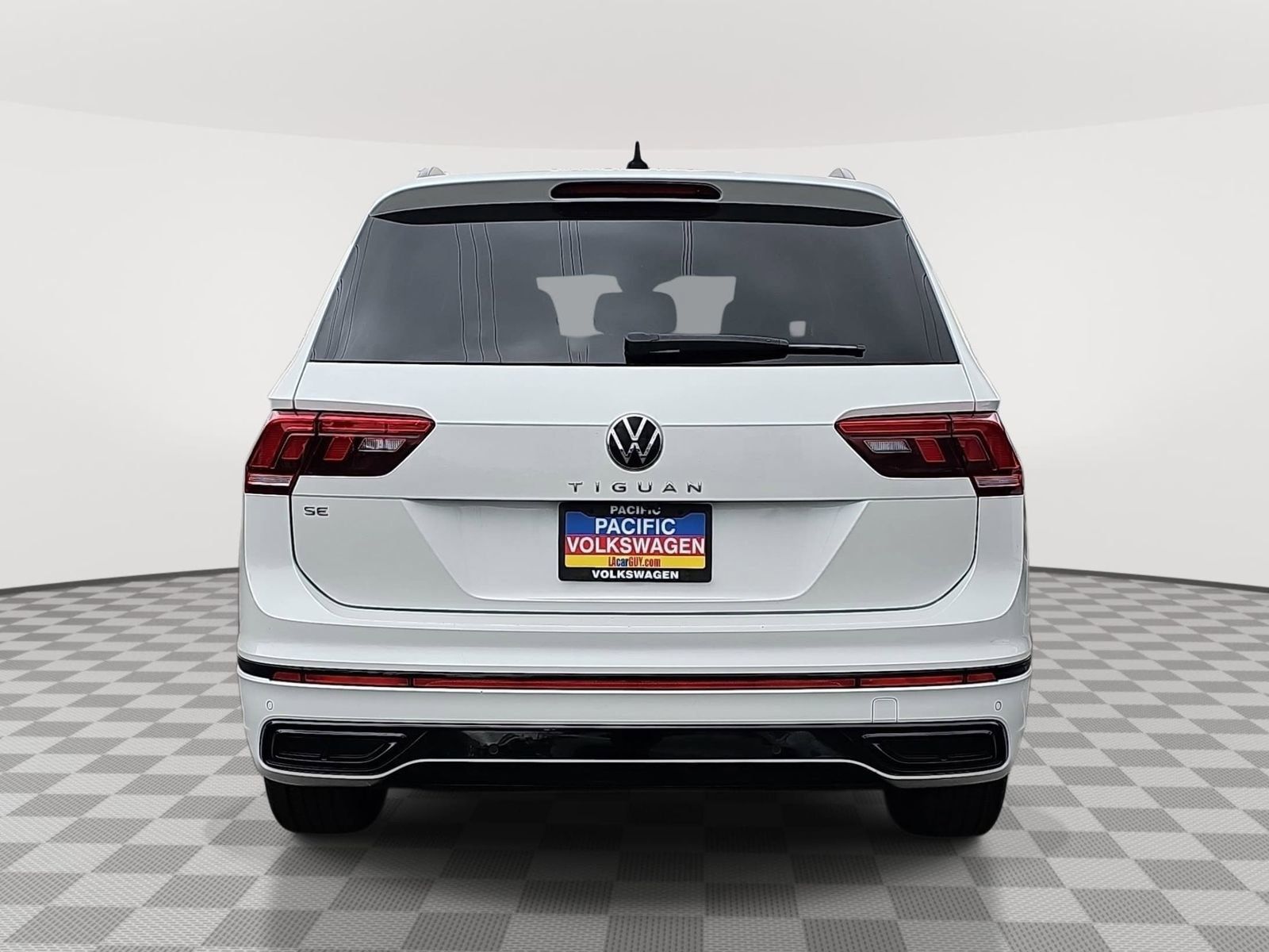 Used 2022 Volkswagen Tiguan SE R-Line image 6