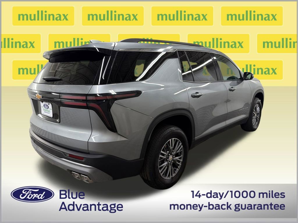Used 2026 Chevrolet Traverse LT FWD image 3