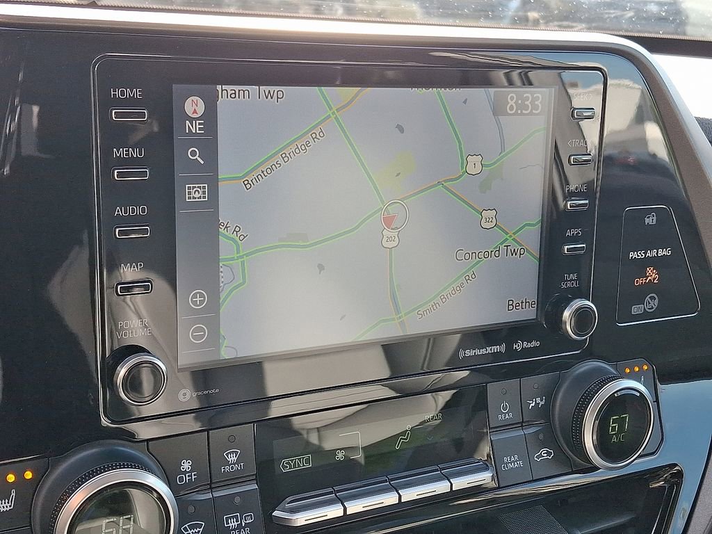 Used 2020 Toyota Highlander XLE AWD/4WD image 17
