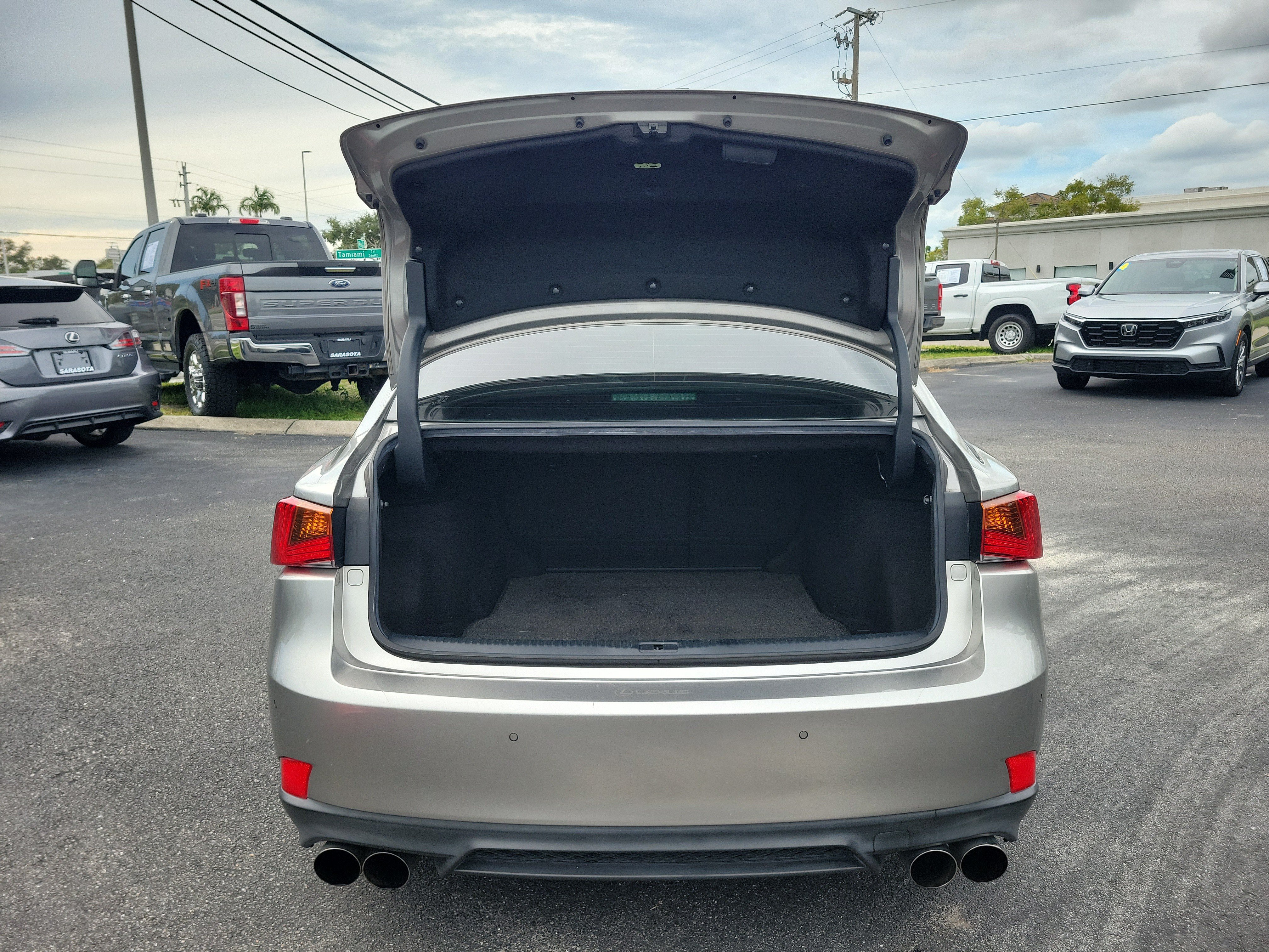 Used 2020 Lexus IS 300 F Sport w/ F Sport Package RWD image 10