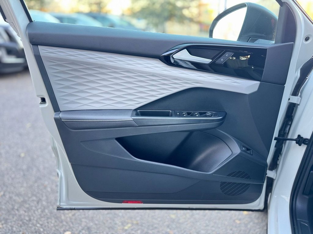 Used 2024 Volkswagen Taos S image 12