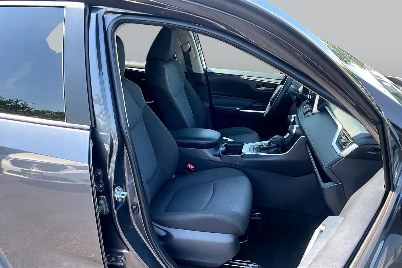 Used 2025 Toyota RAV4 XLE AWD/4WD image 9
