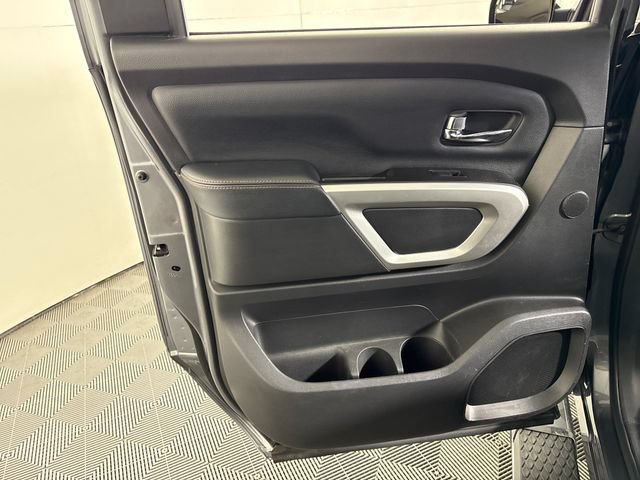 Used 2018 Nissan Titan SL AWD/4WD image 23