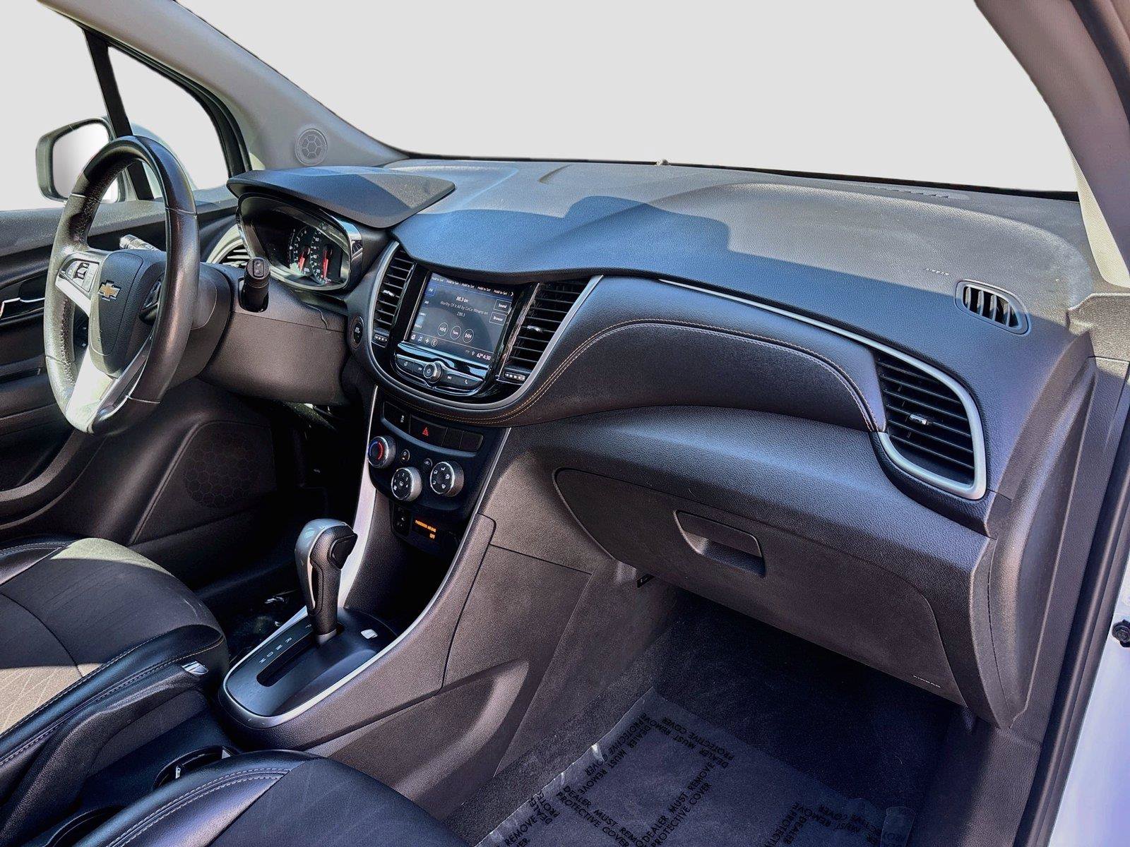 Used 2020 Chevrolet Trax LT w/ Driver Confidence Package FWD image 24