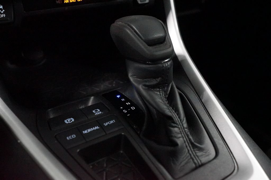 Certified 2025 Toyota RAV4 LE FWD image 21