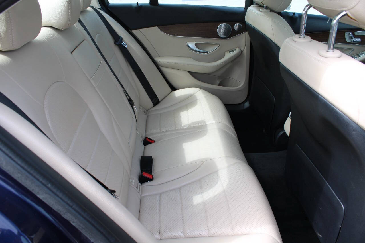 Used 2019 Mercedes-Benz C 300 4MATIC Sedan image 7