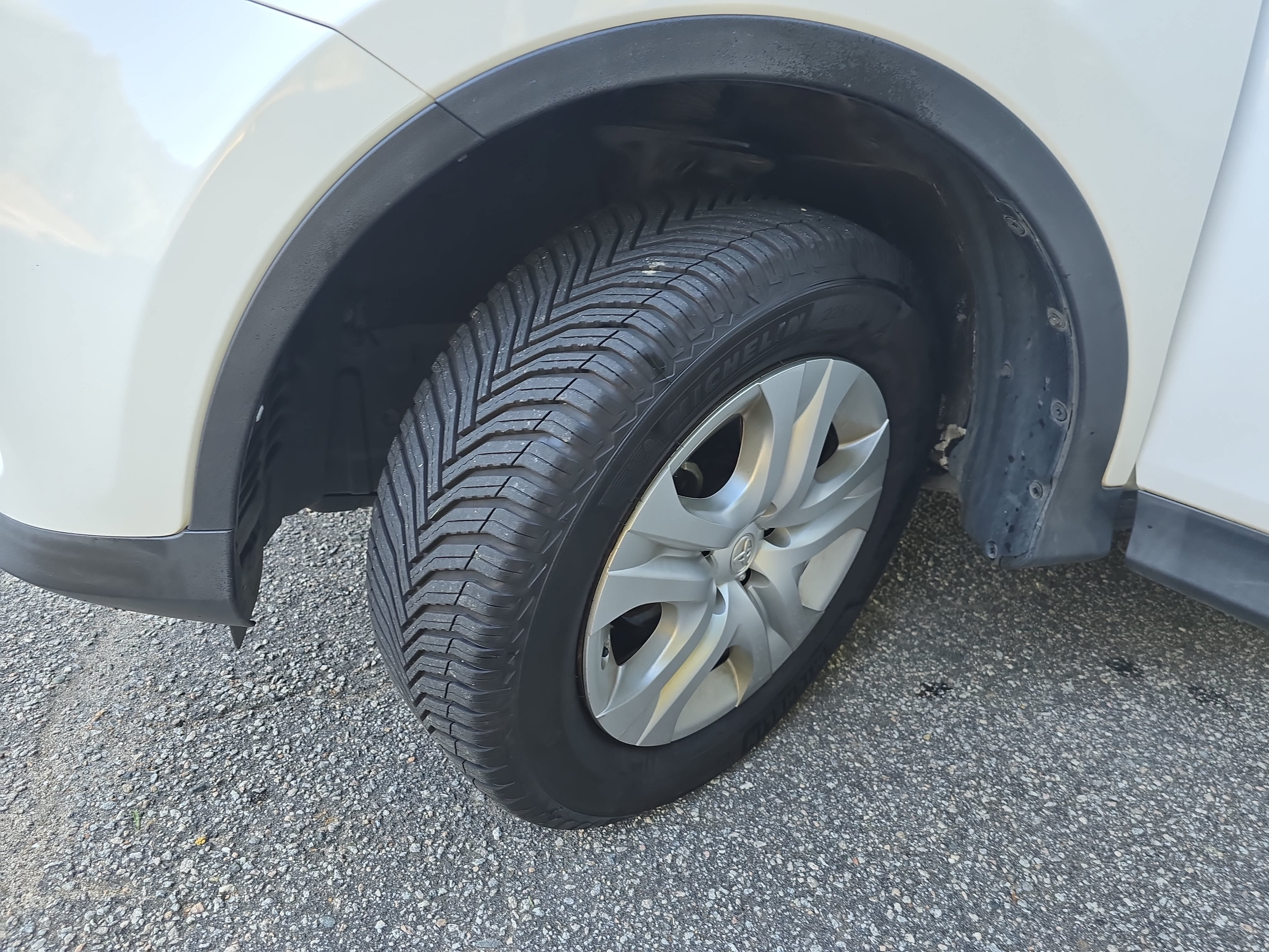 Used 2013 Toyota RAV4 LE FWD image 29