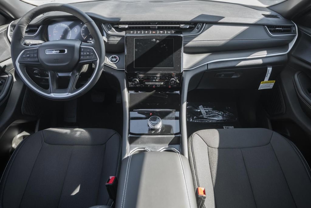 New 2025 Jeep Grand Cherokee Laredo X w/ Luxury Tech Group I image 19