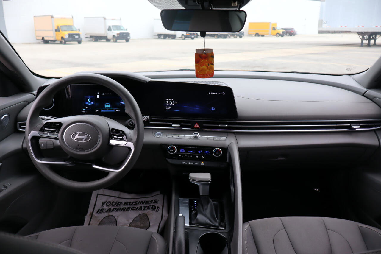 Used 2024 Hyundai Elantra SEL image 28