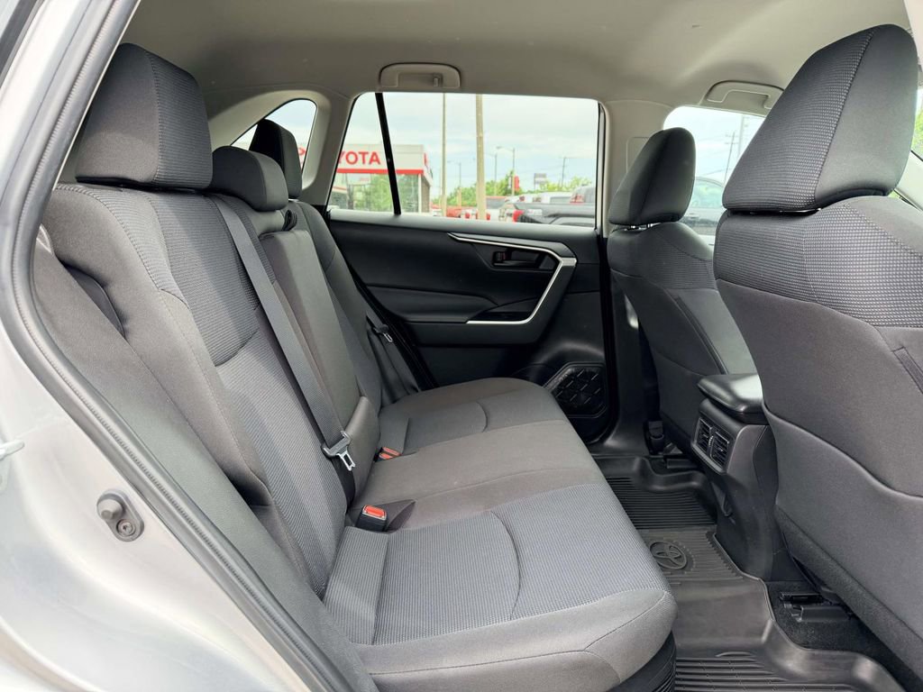 Certified 2022 Toyota RAV4 LE AWD/4WD image 14