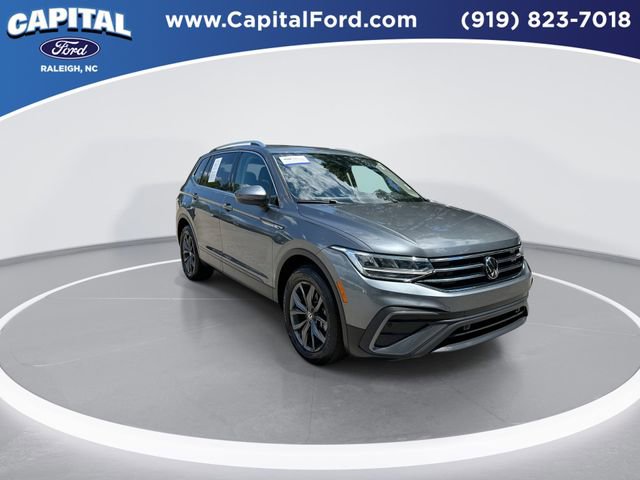 Used 2024 Volkswagen Tiguan SE FWD image 2