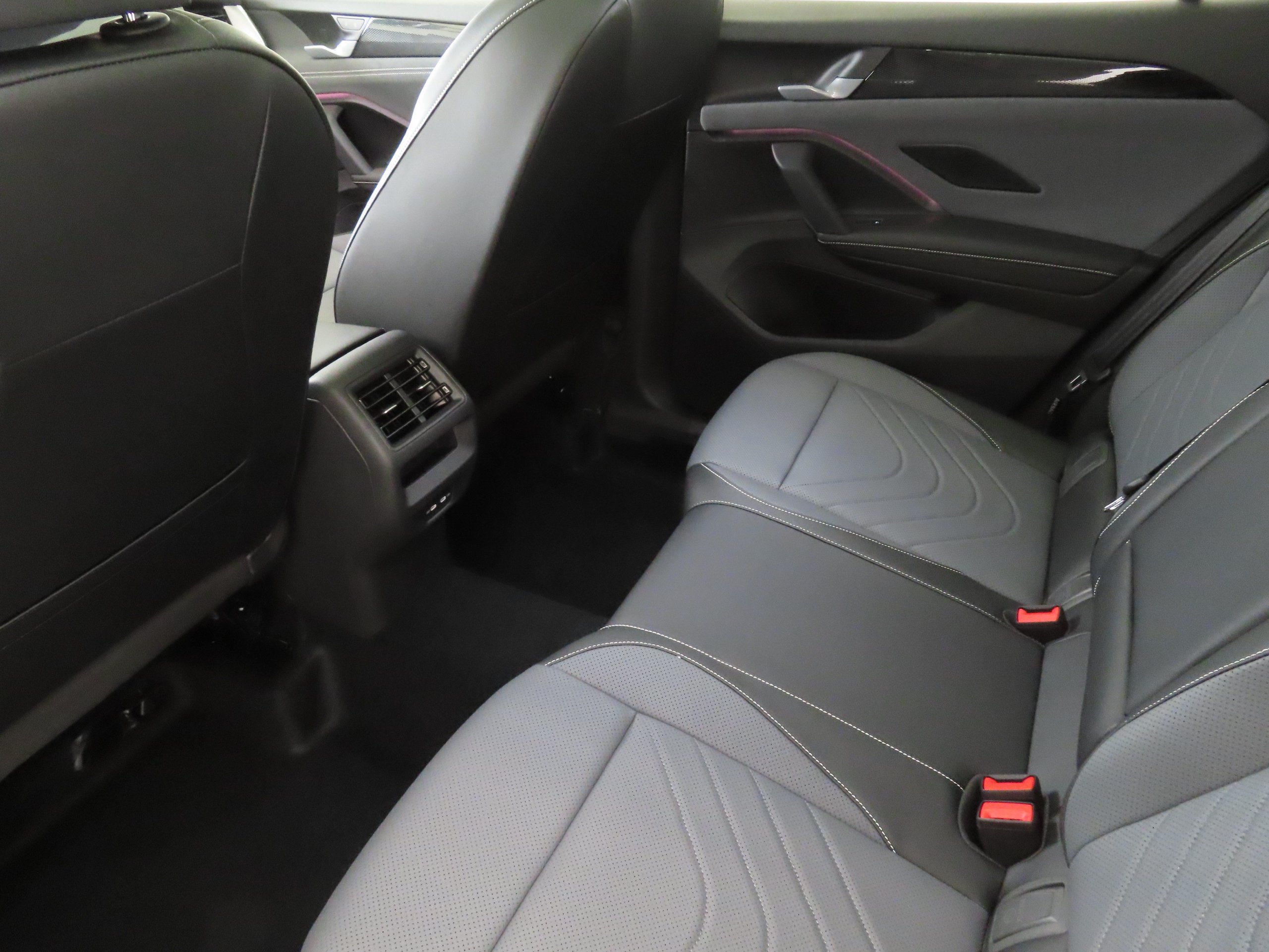 New 2026 Volkswagen Tiguan SE FWD image 22