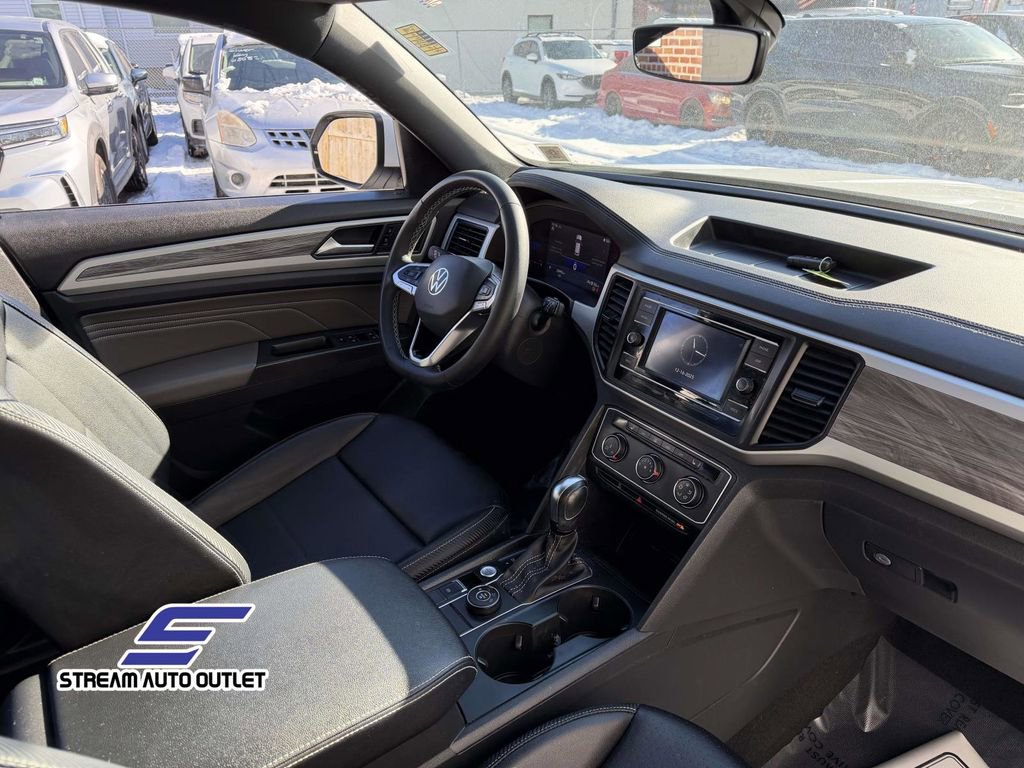 Used 2022 Volkswagen Atlas Cross Sport SE image 14