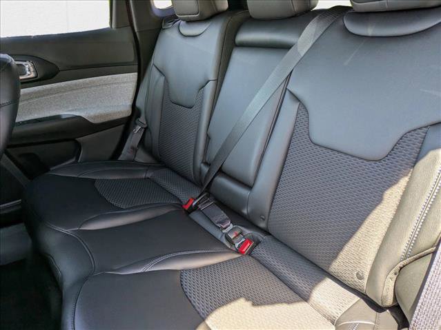 New 2025 Jeep Compass Latitude image 15