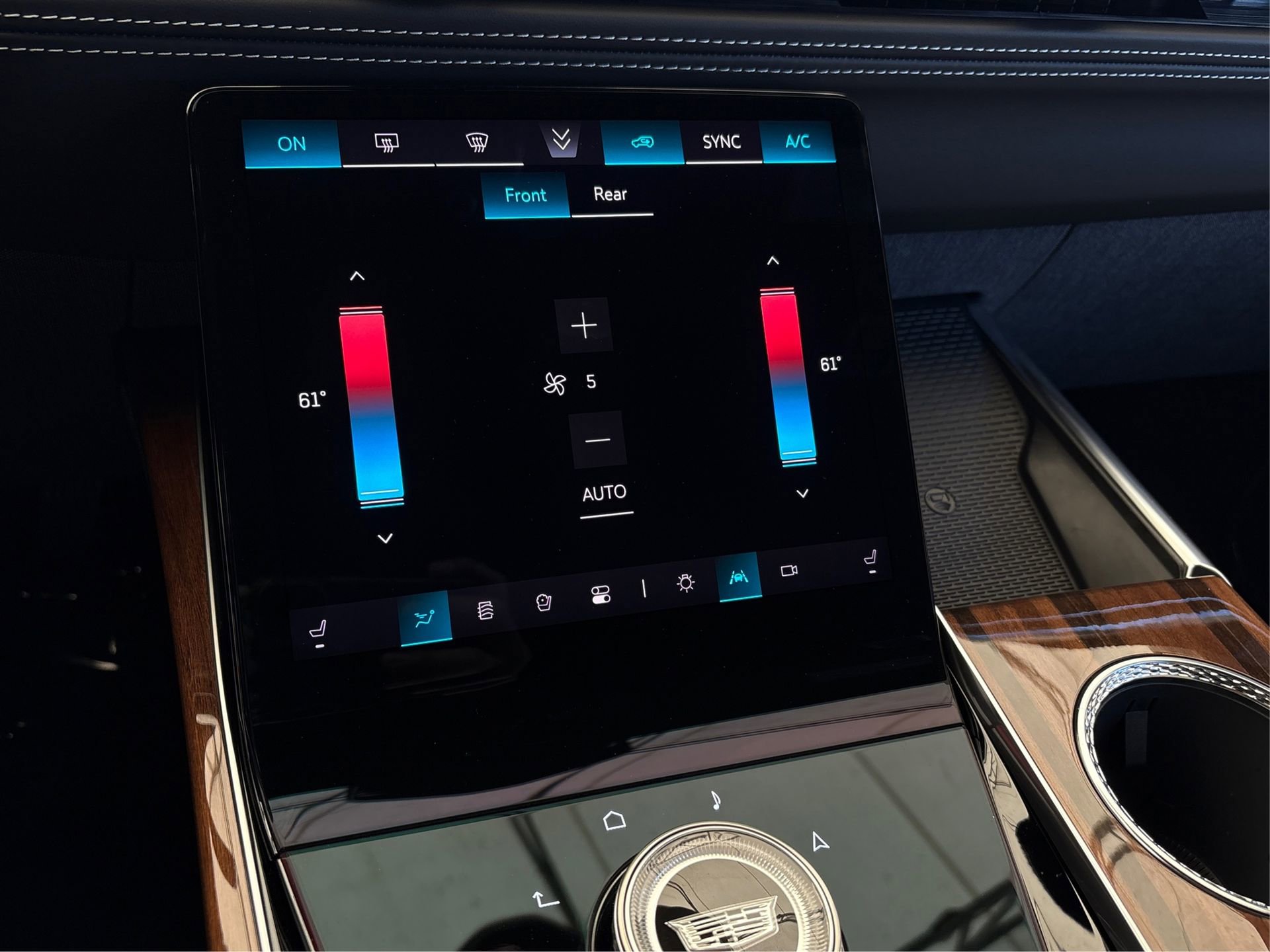 New 2026 Cadillac Escalade ESV Platinum Sport w/ LPO, ONYX Package image 27