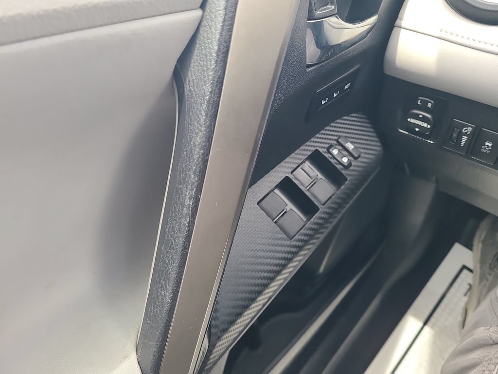 Used 2013 Toyota RAV4 Limited FWD image 17