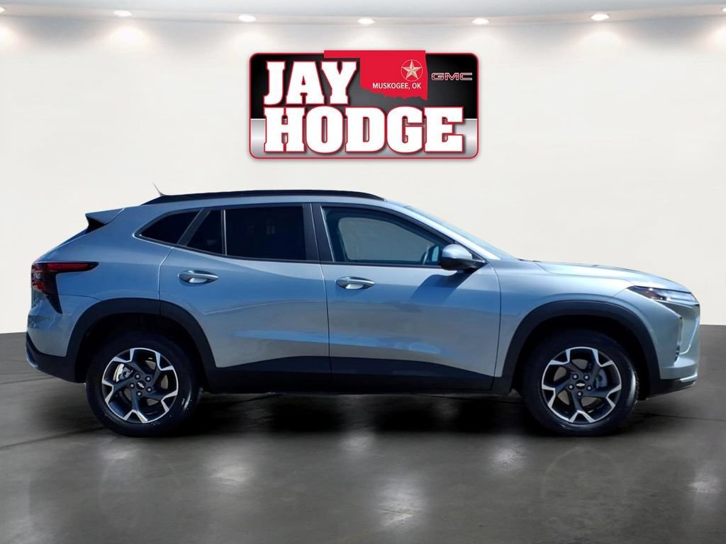 Used 2025 Chevrolet Trax LT w/ Driver Confidence Package FWD image 7