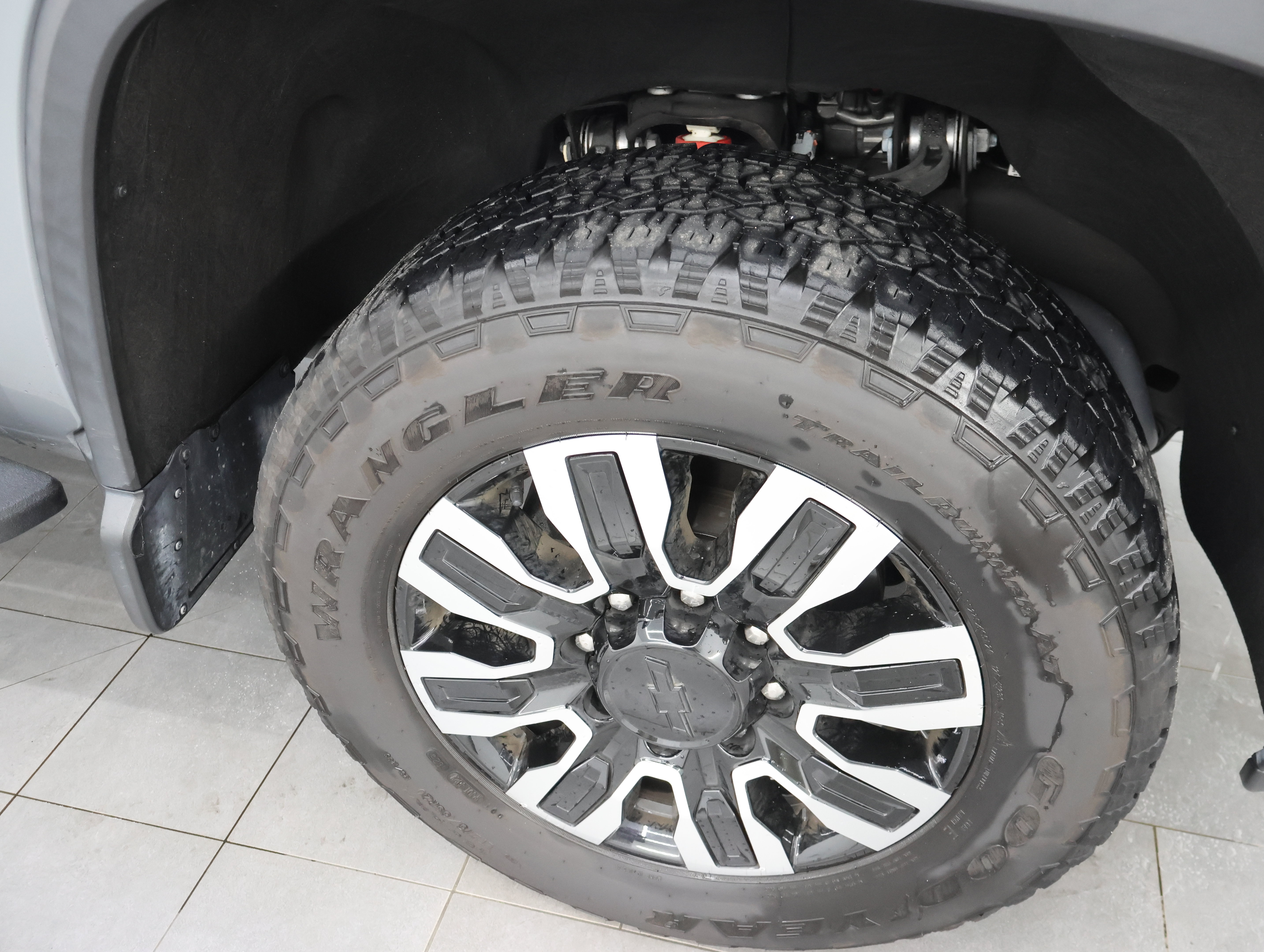 Used 2024 Chevrolet Silverado 2500 LT AWD/4WD image 3