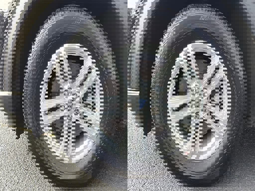 Certified 2024 Ford Explorer 2WD image 9