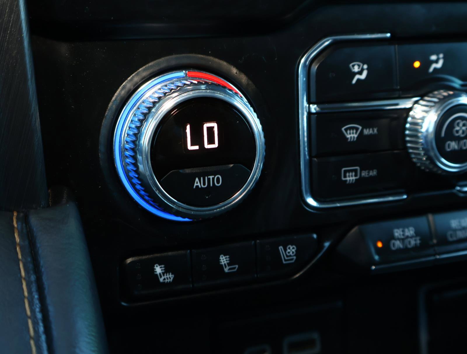 Used 2023 GMC Yukon AT4 w/ AT4 Premium Package image 29