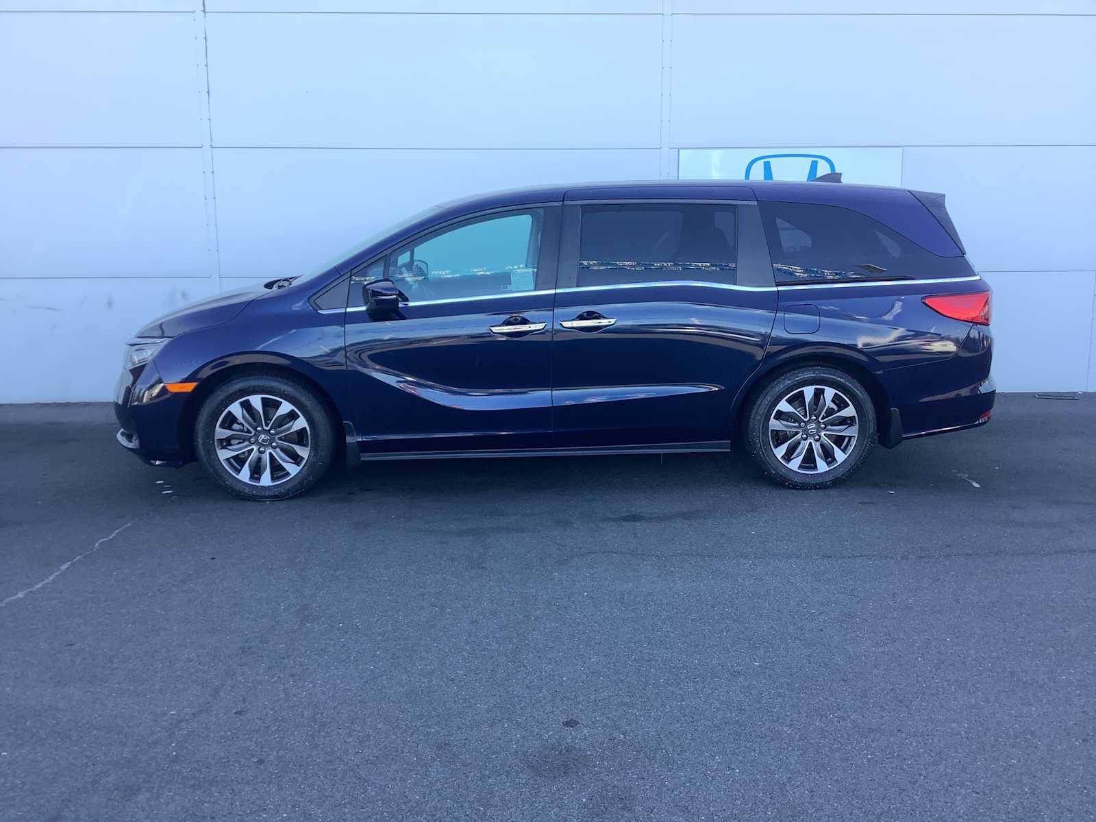 Used 2023 Honda Odyssey EX-L image 3