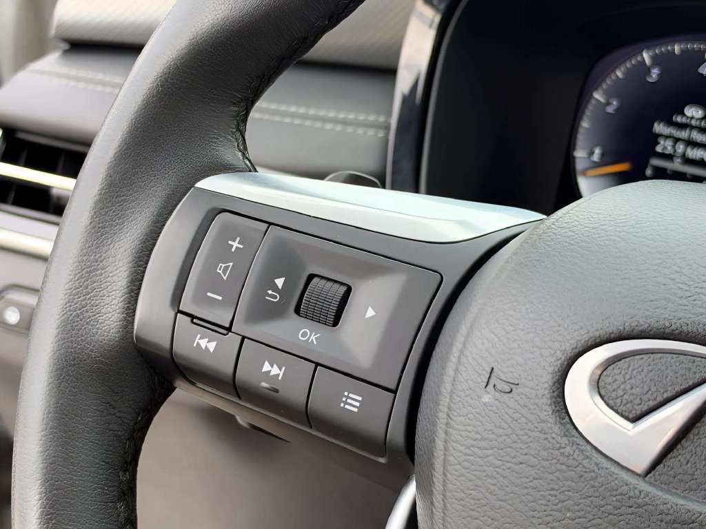 Used 2023 INFINITI QX60 Luxe AWD/4WD image 14