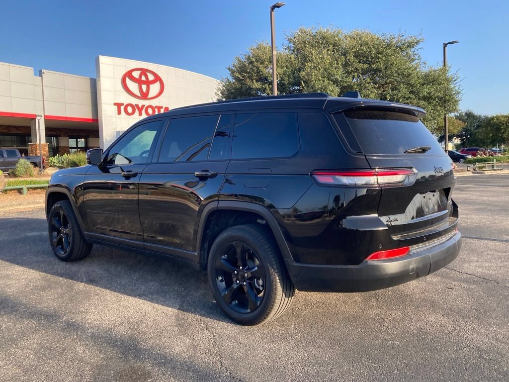 Used 2025 Jeep Grand Cherokee L Limited w/ Black Appearance Package AWD/4WD image 6