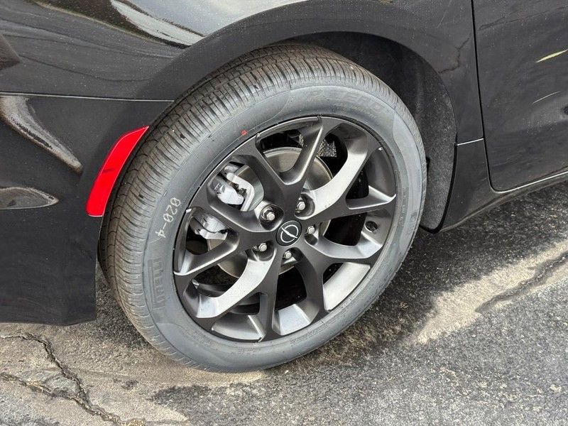 New 2026 Chrysler Pacifica Select w/ S Appearance Package image 4