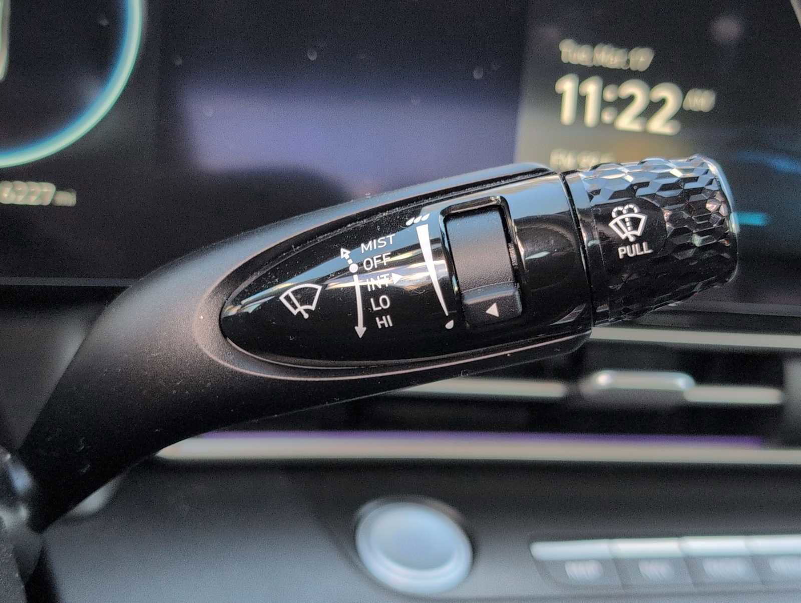 Used 2023 Hyundai Elantra Limited image 25