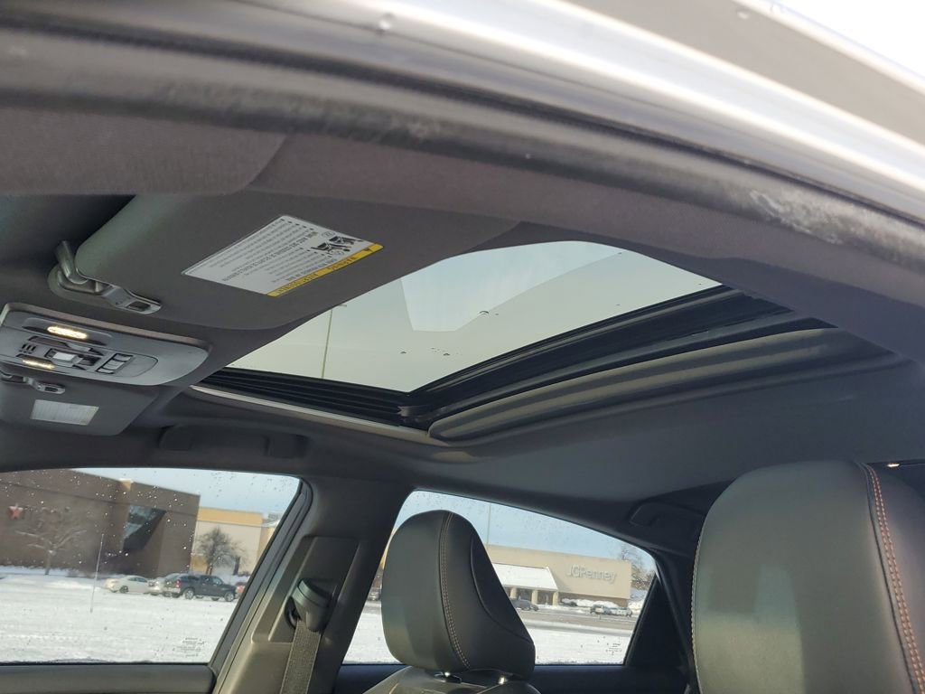 Used 2022 Toyota Avalon XSE image 19