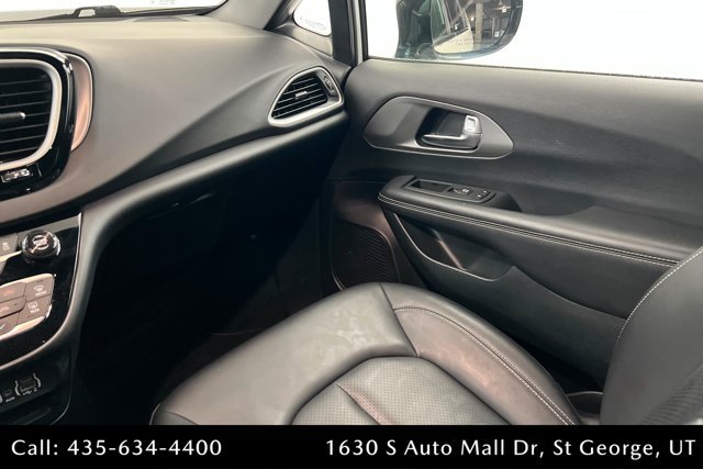 Used 2025 Chrysler Pacifica Select FWD image 10