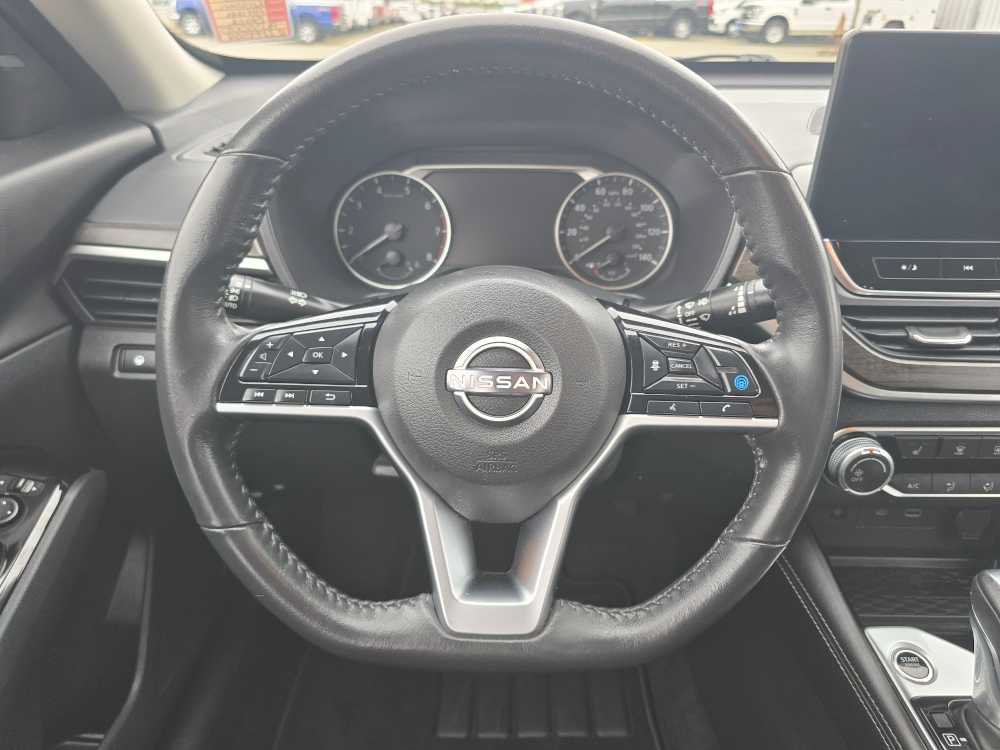 Used 2023 Nissan Altima 2.5 SV w/ SV Premium Package FWD image 11