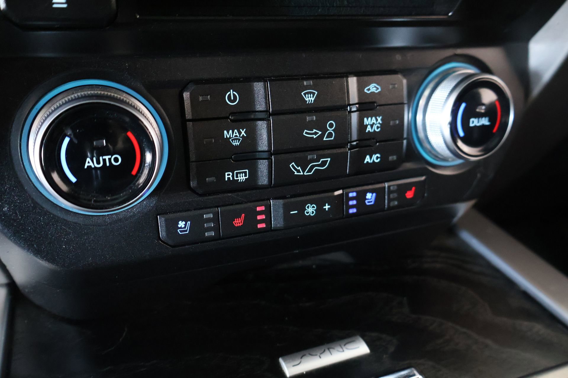 Used 2018 Ford F150 Platinum w/ Equipment Group 701A Luxury AWD/4WD image 8
