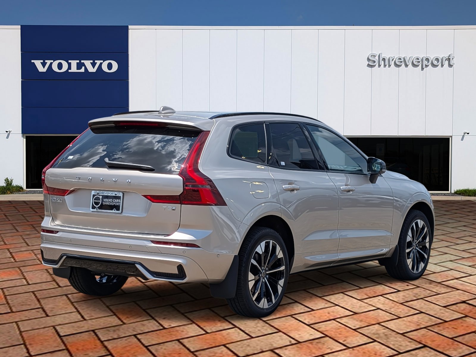 New 2026 Volvo XC60 T8 Plus w/ Protection Package Premier image 4
