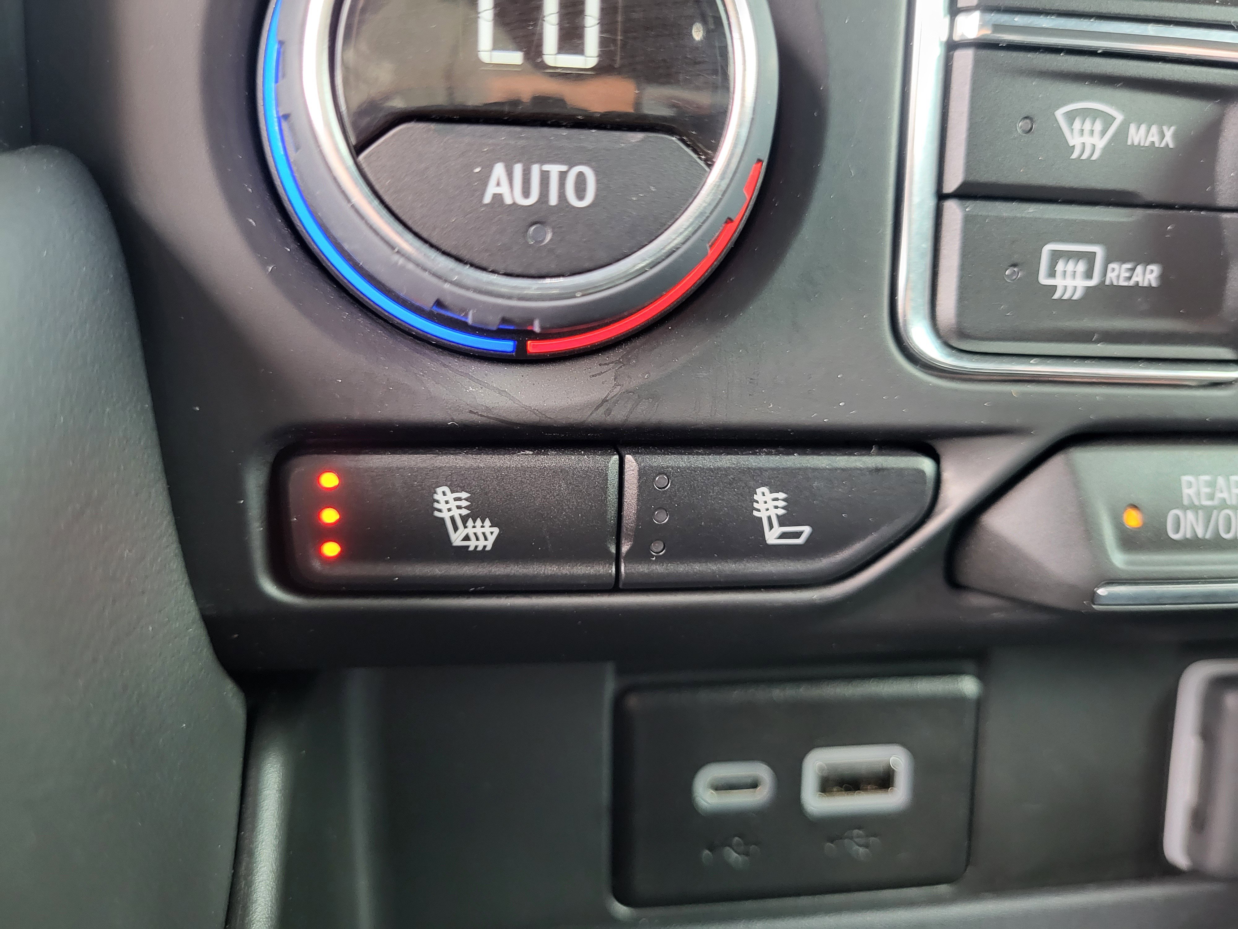 Used 2024 Chevrolet Tahoe Z71 w/ Luxury Package image 30