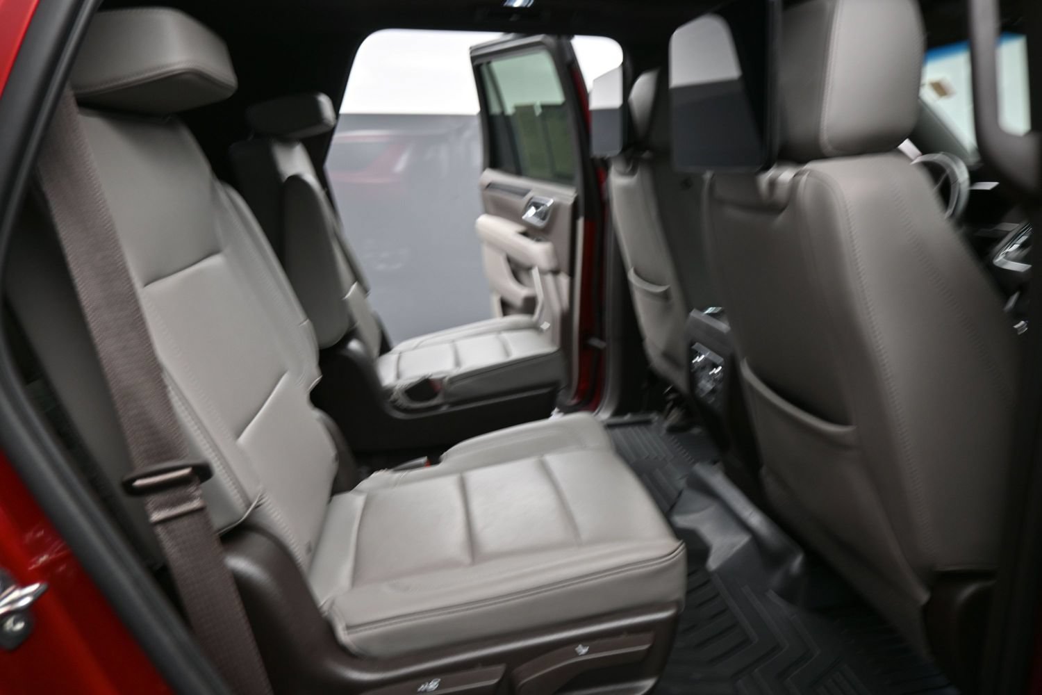 Used 2023 GMC Yukon SLT w/ SLT Premium Package AWD/4WD image 18
