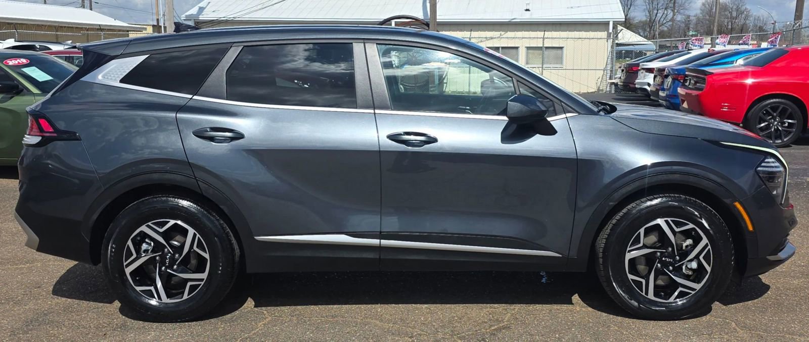 Used 2024 Kia Sportage LX image 2