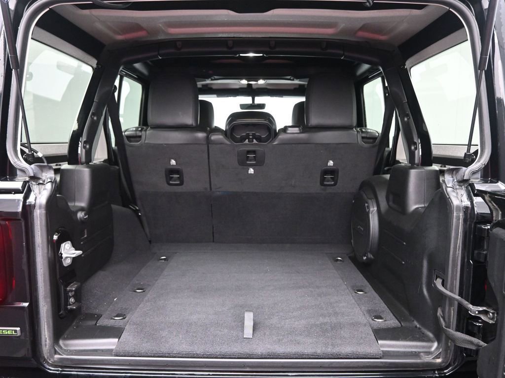 Used 2021 Jeep Wrangler Unlimited Sahara image 32