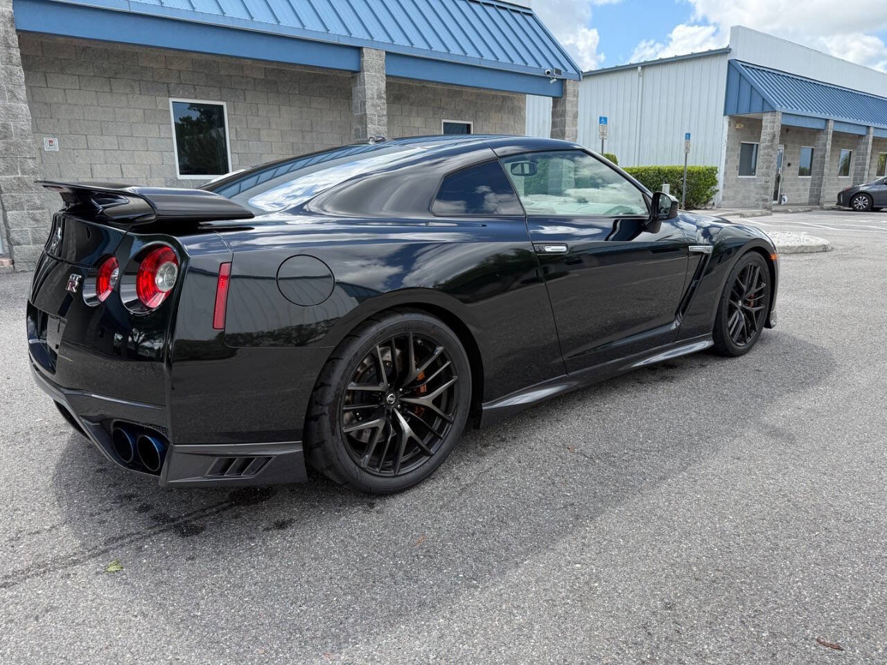 Used 2018 Nissan GT-R Premium w/ Premium Interior Package AWD/4WD image 5