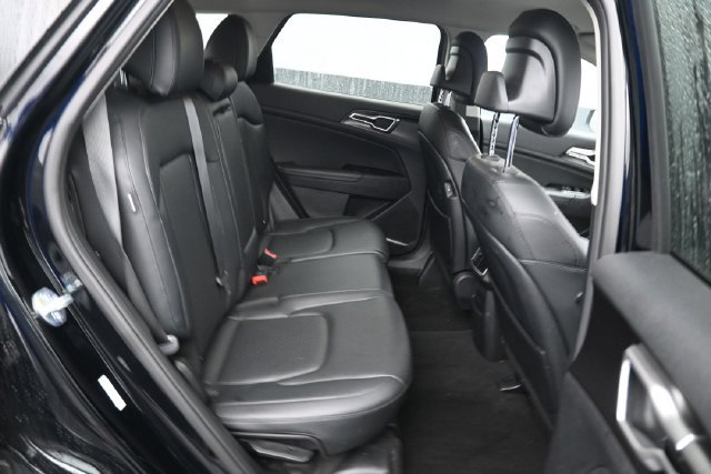 Used 2024 Kia Sportage EX AWD/4WD image 7
