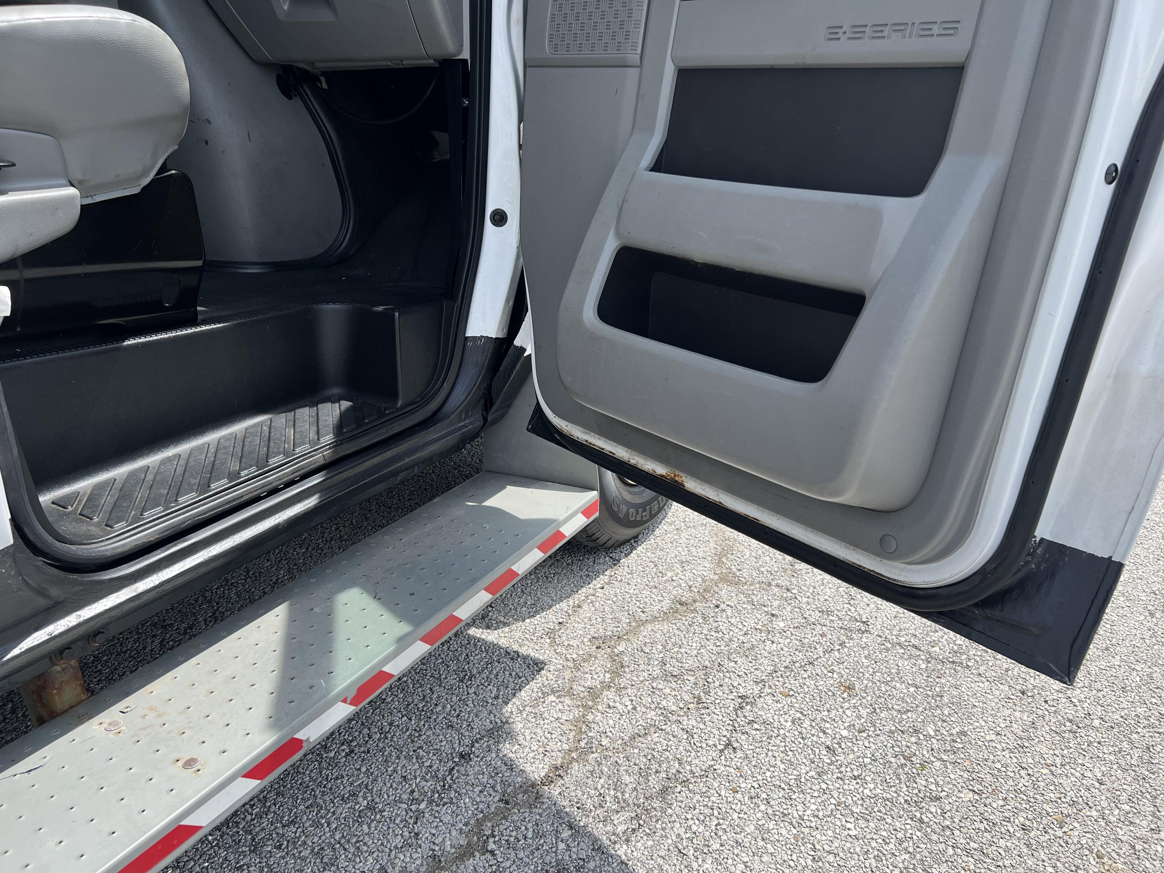 Used 2013 Ford E-250 and Econoline 250 Extended w/ PWR Group RWD image 31
