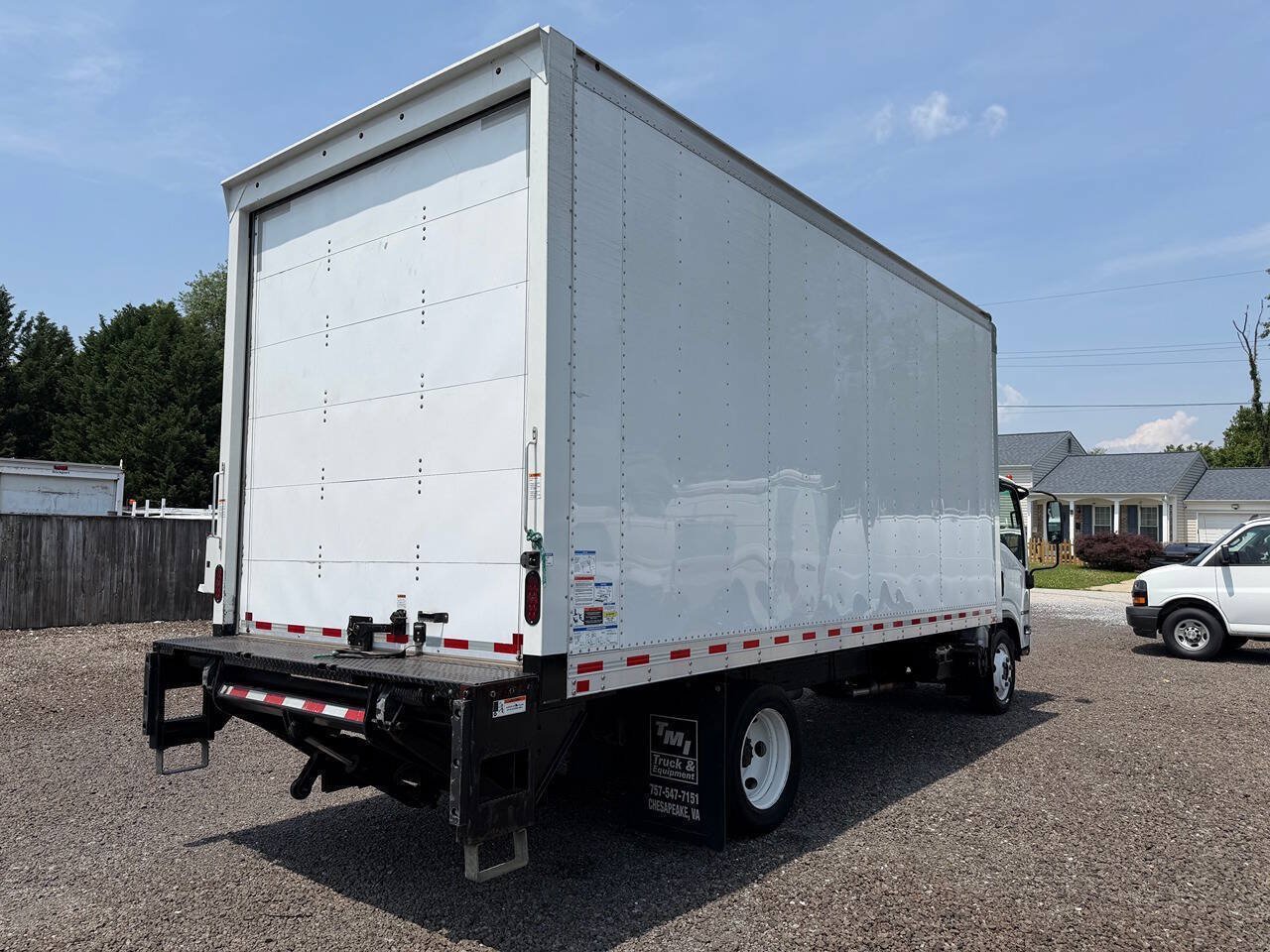 Used 2021 Isuzu NPR RWD image 6