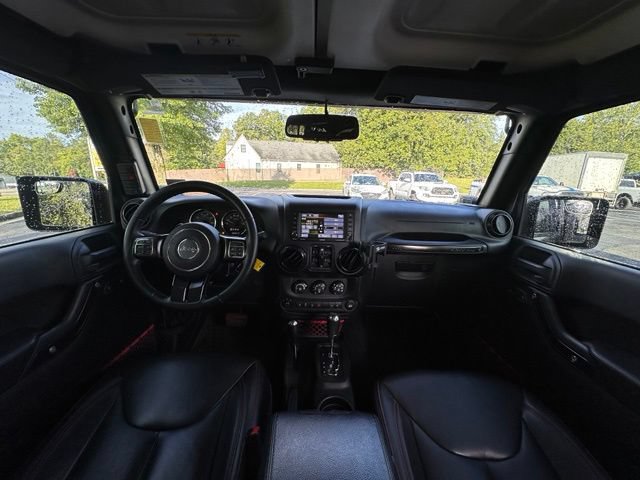 Used 2017 Jeep Wrangler Unlimited Rubicon AWD/4WD image 2